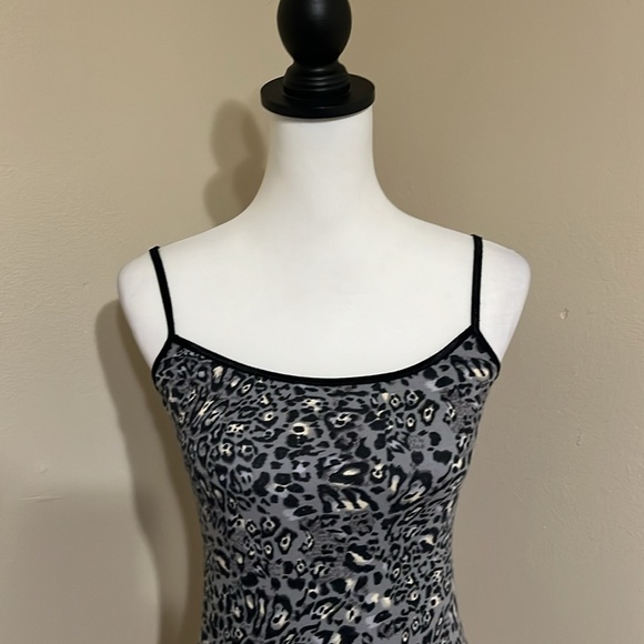 ⭐️Active Basic Women’s Tee Gray/Black Size M⭐️ - Picture 6 of 8